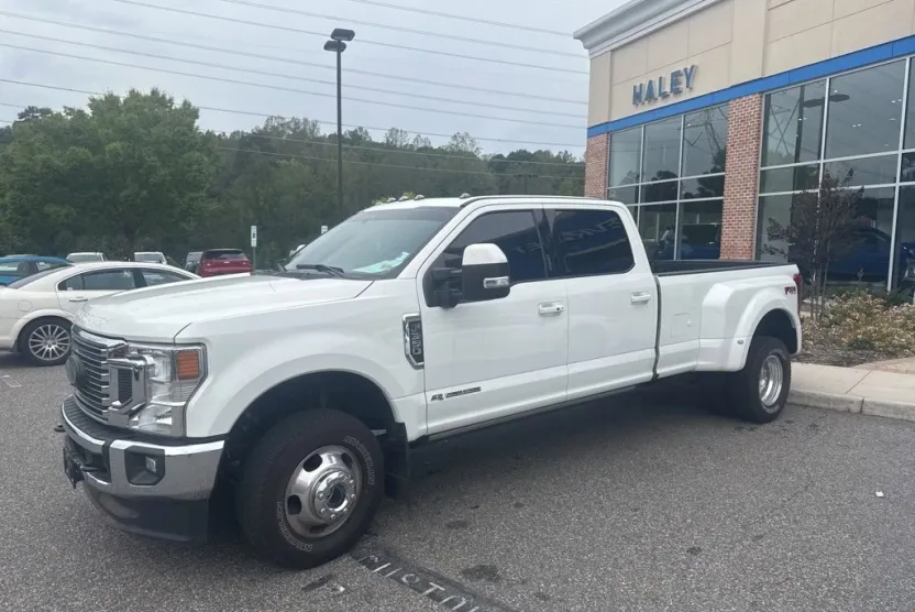 2022 Ford F-350 Lariat photo 1