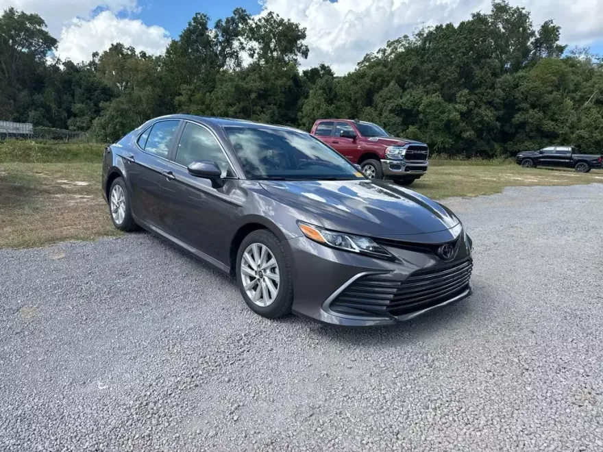 2023 Toyota Camry LE photo 1