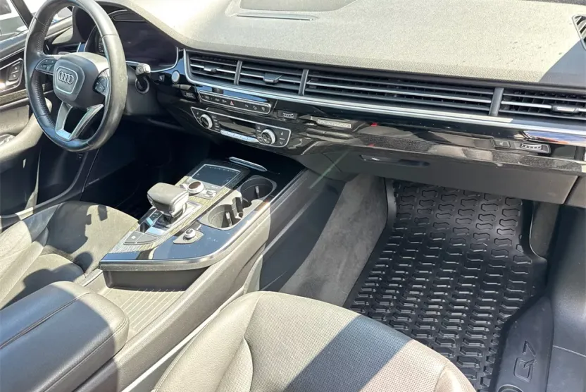 2017 Audi Q7 3.0T Prestige photo 1