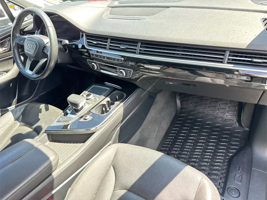 2017 Audi Q7 3.0T Prestige photo 1