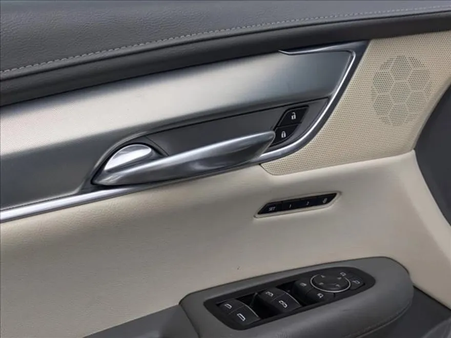 2019 Cadillac XT5 Luxury photo 1