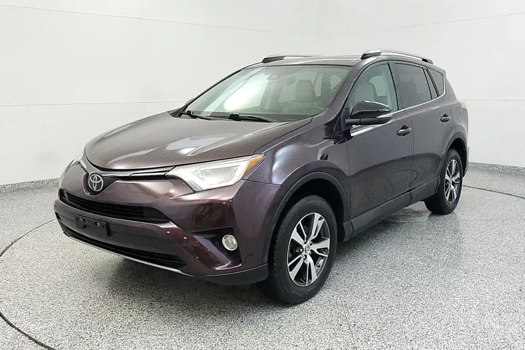 2018 Toyota RAV4 XLE photo 1