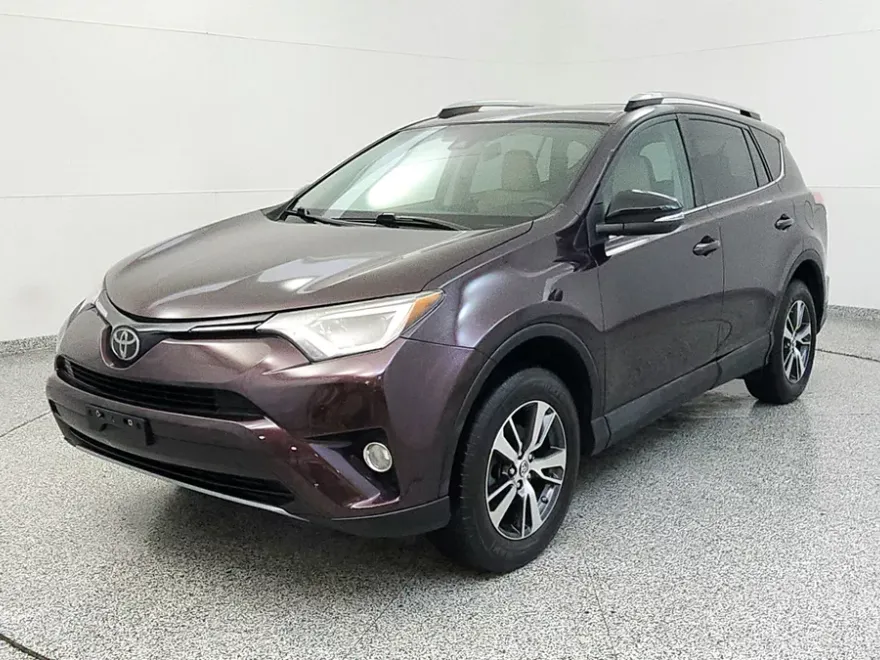 2018 Toyota RAV4 XLE photo 1