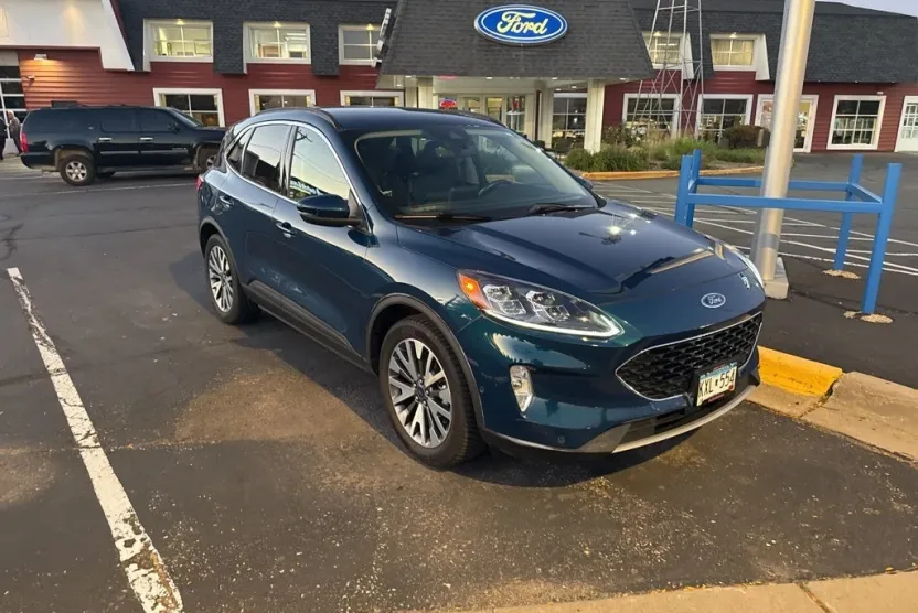 2020 Ford Escape Titanium Hybrid photo 1