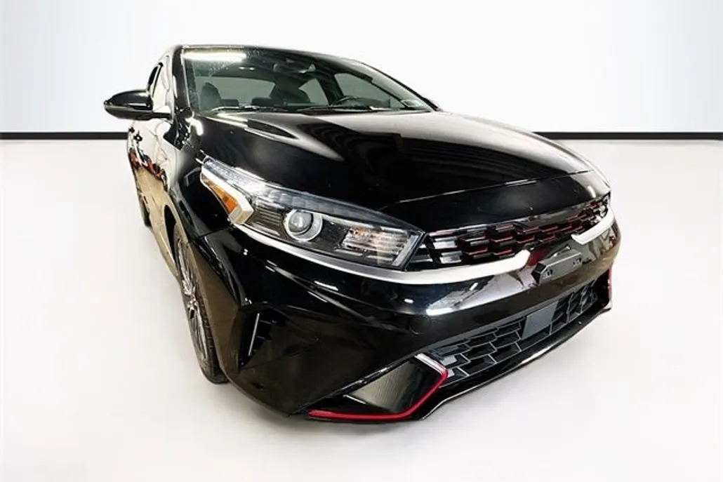 2023 Kia Forte GT-Line photo 1