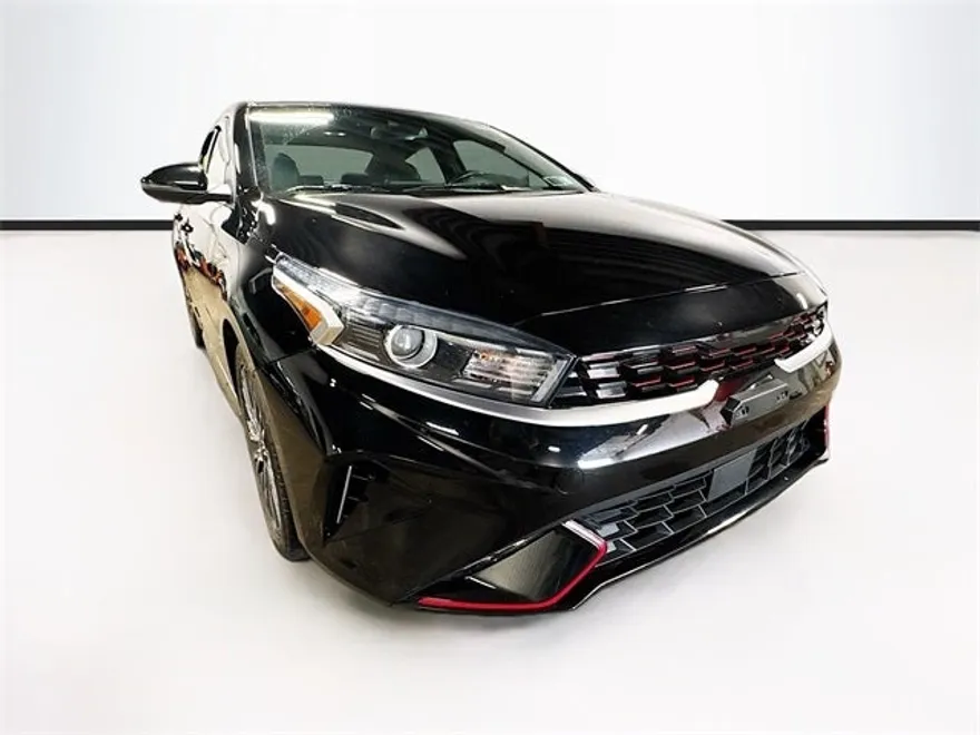 2023 Kia Forte GT-Line photo 1