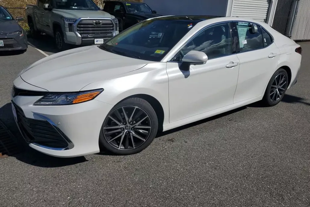 2023 Toyota Camry XLE photo 1