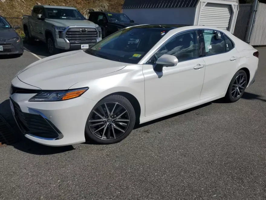 2023 Toyota Camry XLE photo 1