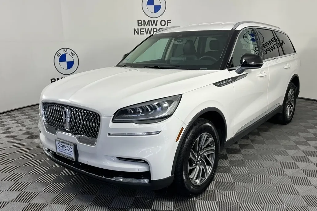 2023 Lincoln Aviator Standard photo 1