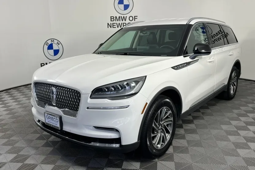 2023 Lincoln Aviator Standard photo 1