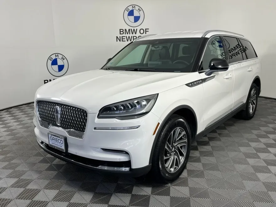 2023 Lincoln Aviator Standard photo 1