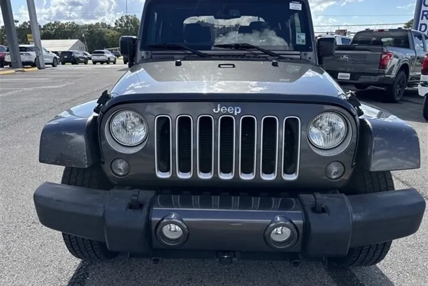 2016 Jeep Wrangler Sahara photo 1