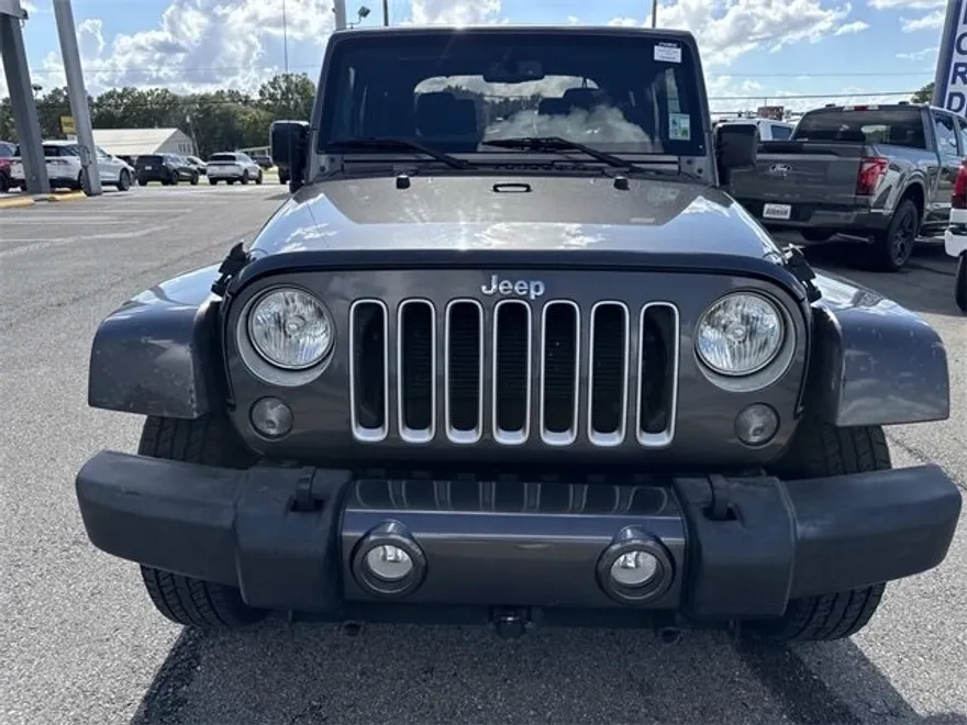 2016 Jeep Wrangler Sahara photo 1