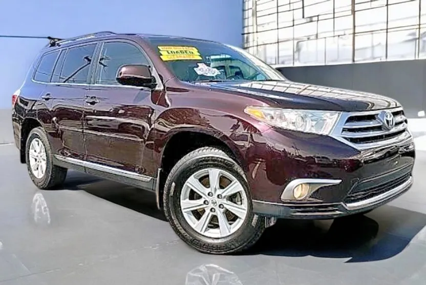 2013 Toyota Highlander Plus photo 1