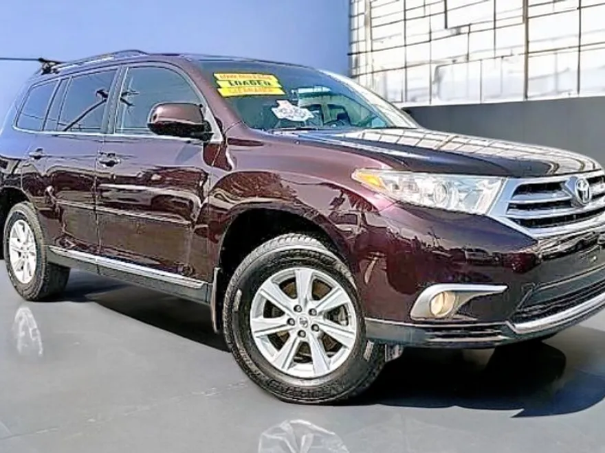 2013 Toyota Highlander Plus photo 1