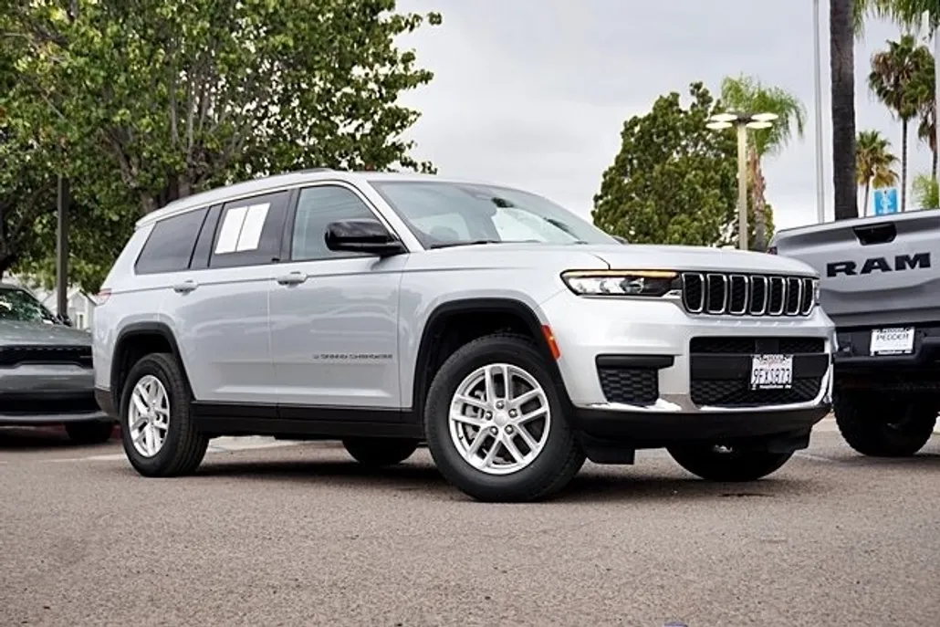 2023 Jeep Grand Cherokee Laredo photo 1