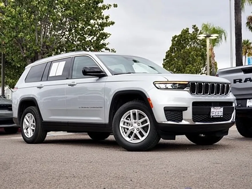 2023 Jeep Grand Cherokee Laredo photo 1
