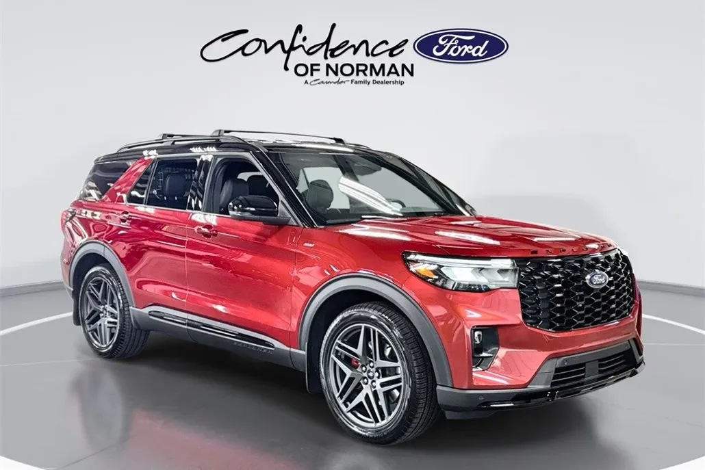 2025 Ford Explorer ST-Line photo 1