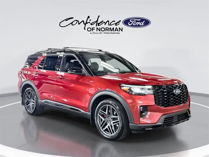 2025 Ford Explorer ST-Line photo 1