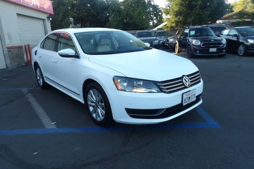 2012 Volkswagen Passat SEL photo 1
