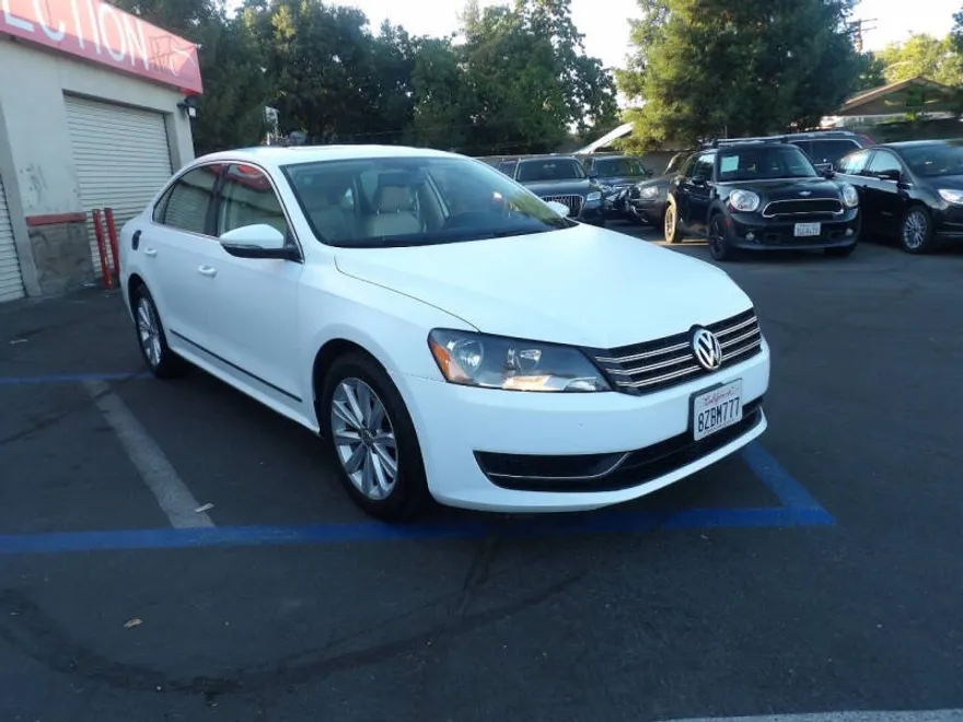 2012 Volkswagen Passat SEL photo 1