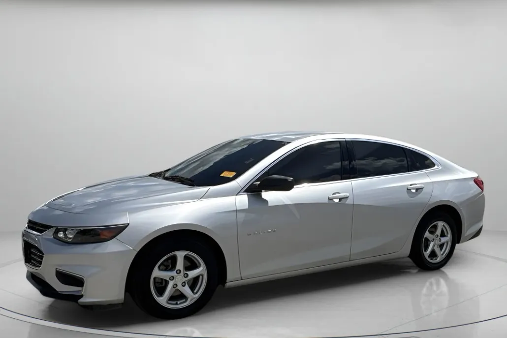2018 Chevrolet Malibu LS photo 1