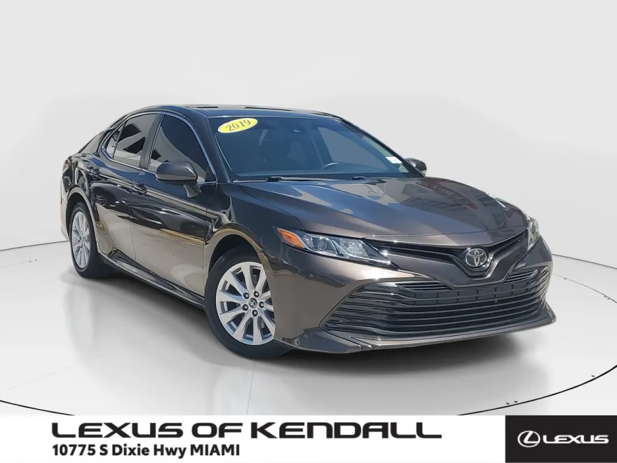 2019 Toyota Camry L photo 1