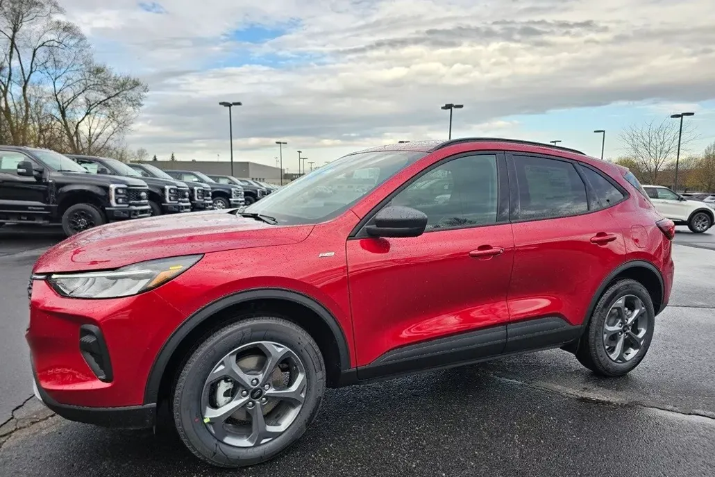 2025 Ford Escape ST-Line photo 1