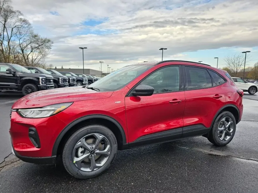2025 Ford Escape ST-Line photo 1