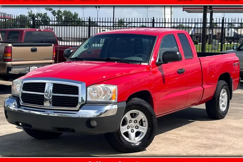 2005 Dodge Dakota SLT Club Cab photo 1
