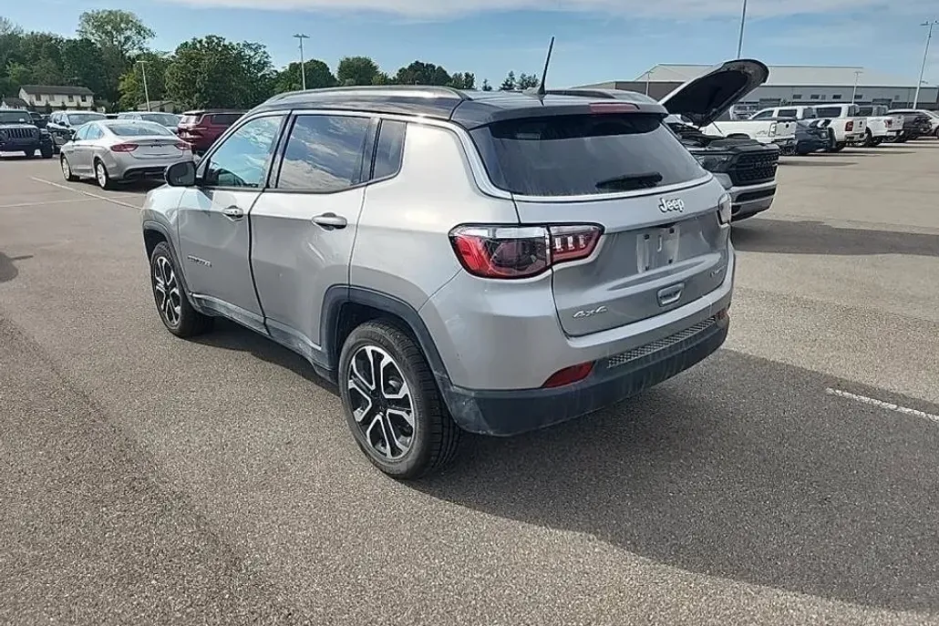 2022 Jeep Compass Limited photo 1