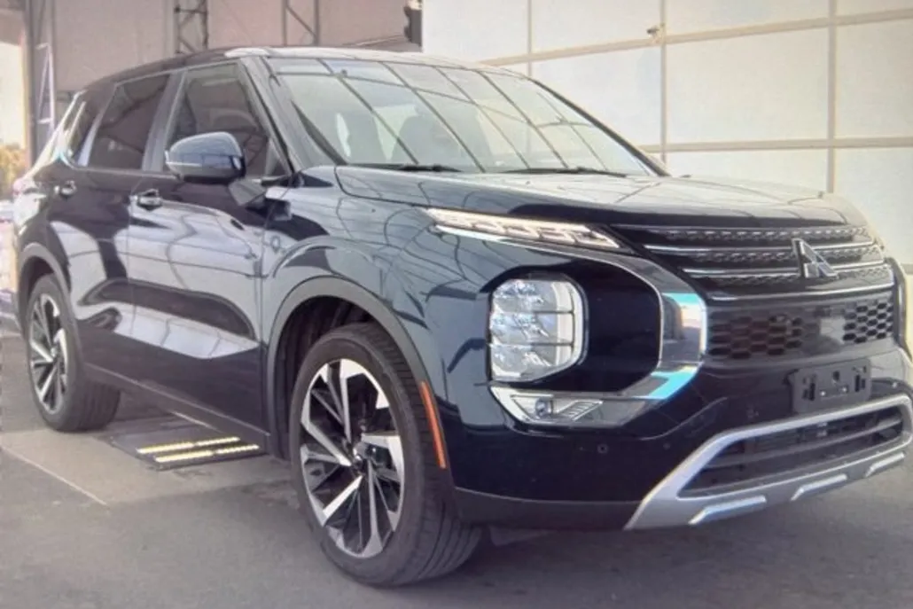 2024 Mitsubishi Outlander SE photo 1