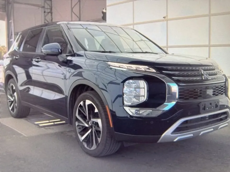 2024 Mitsubishi Outlander SE photo 1