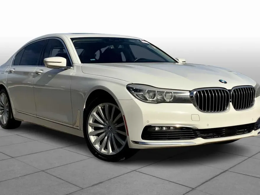 2017 Bmw 740i photo 1
