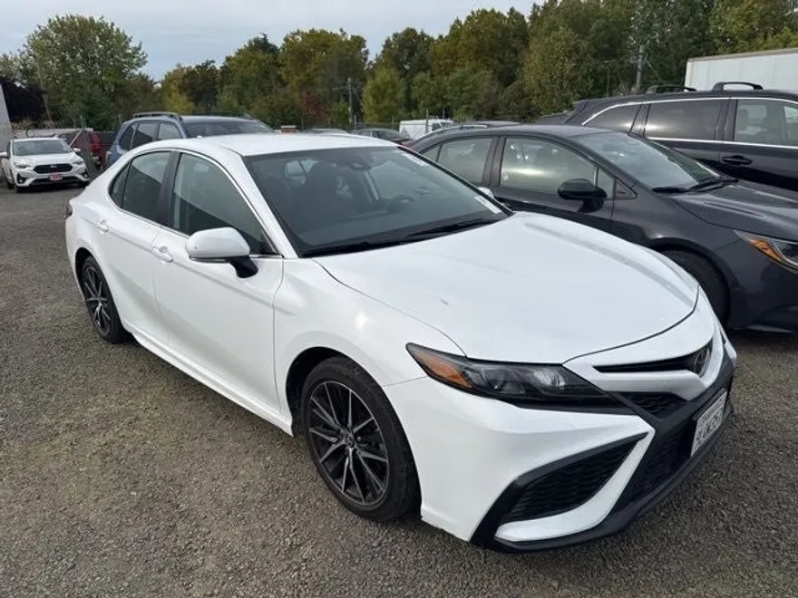 2024 Toyota Camry SE photo 1