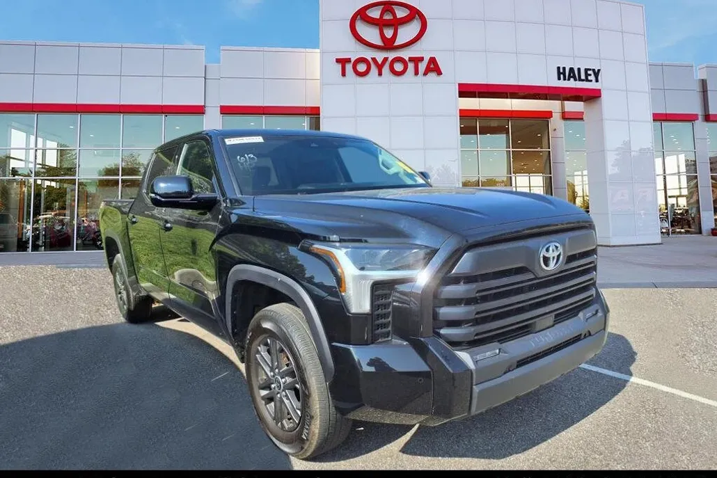 2024 Toyota Tundra SR5 CrewMax photo 1