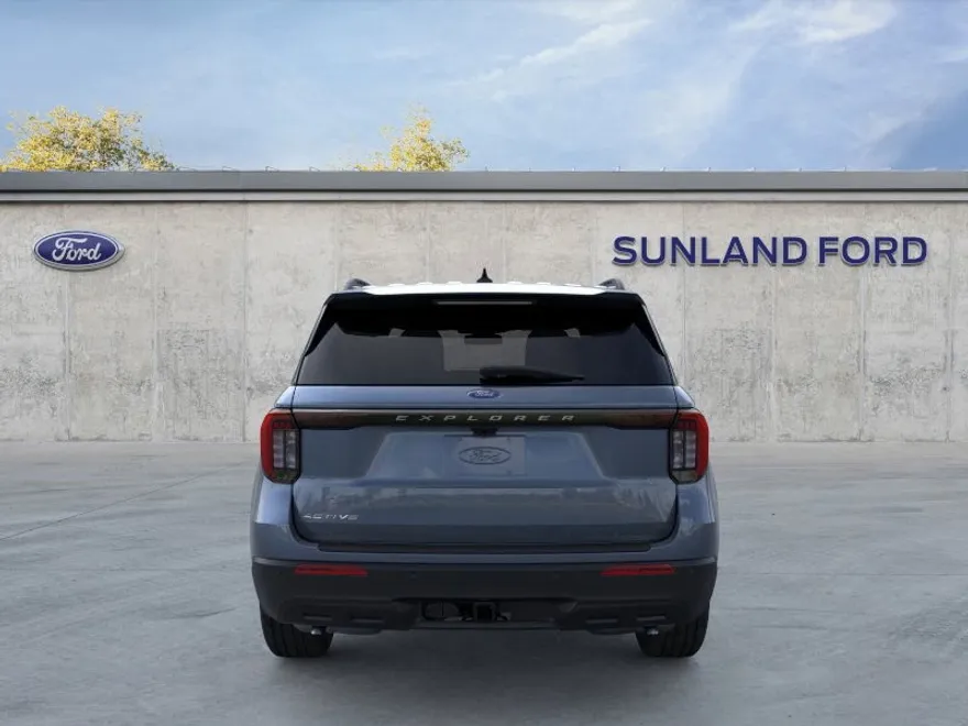 2025 Ford Explorer photo 1
