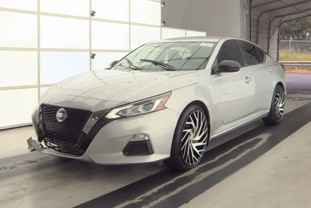 2020 Nissan Altima 2.5 SR photo 1