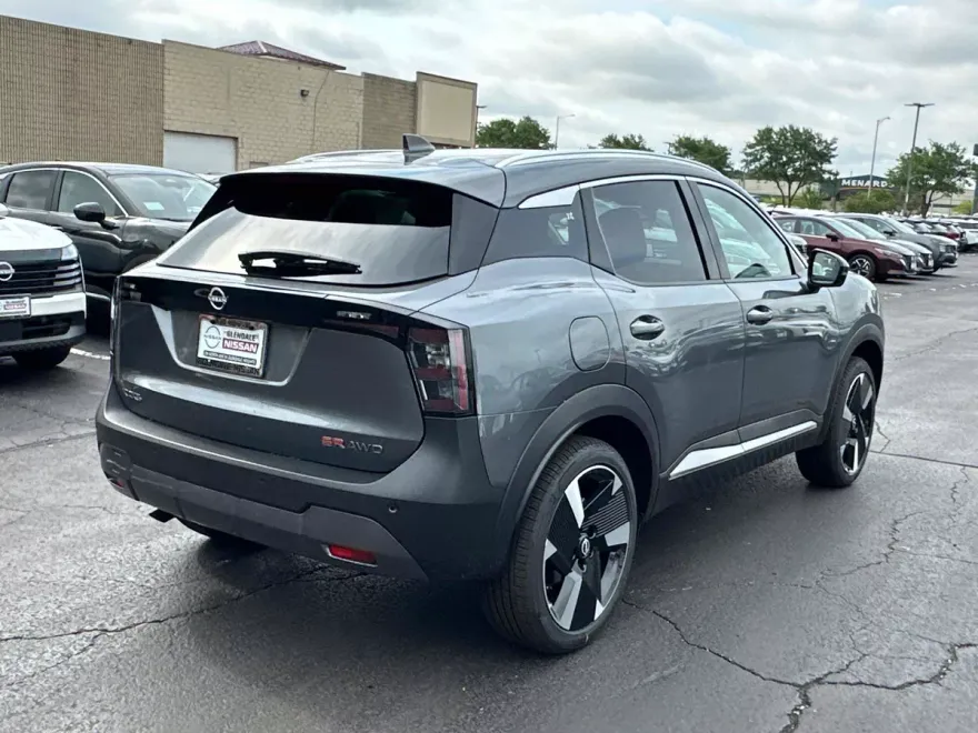 2025 Nissan Kicks SR photo 1