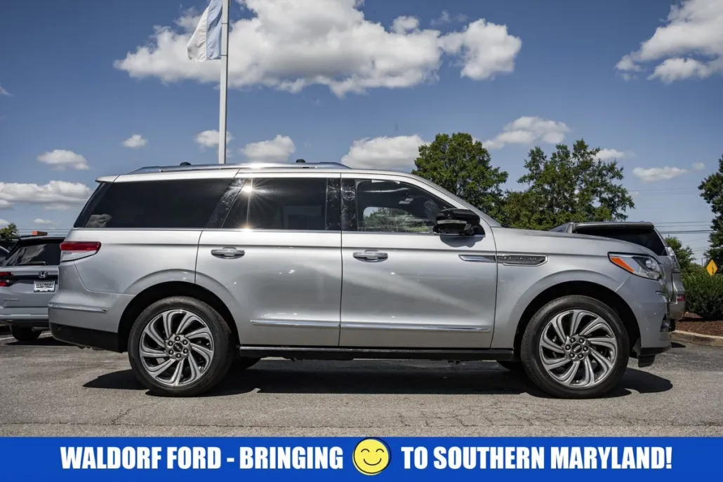 2023 Lincoln Navigator Reserve photo 1