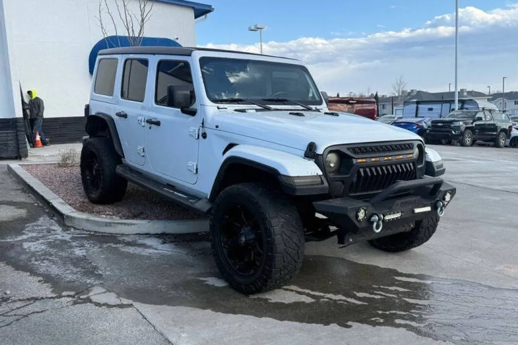 2019 Jeep Wrangler Unlimited Sahara photo 1