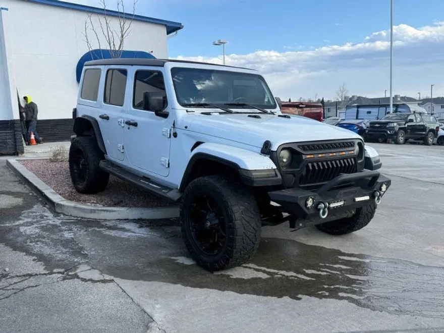 2019 Jeep Wrangler Unlimited Sahara photo 1