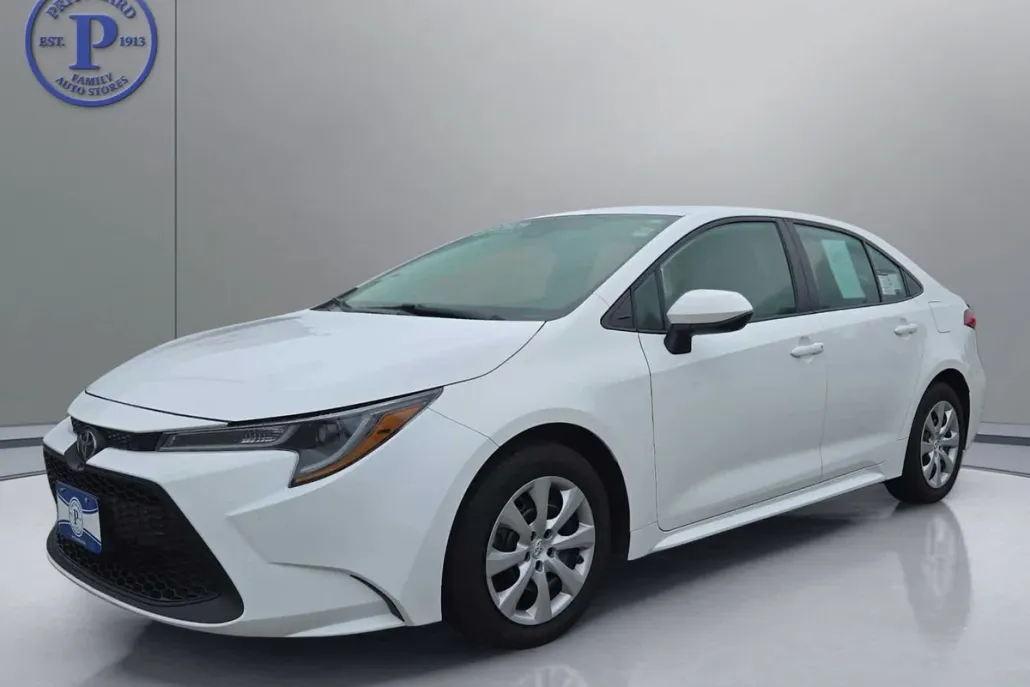 2021 Toyota Corolla LE photo 1