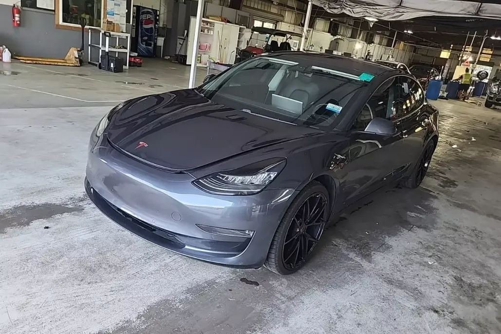 2018 Tesla Model 3 Long Range photo 1