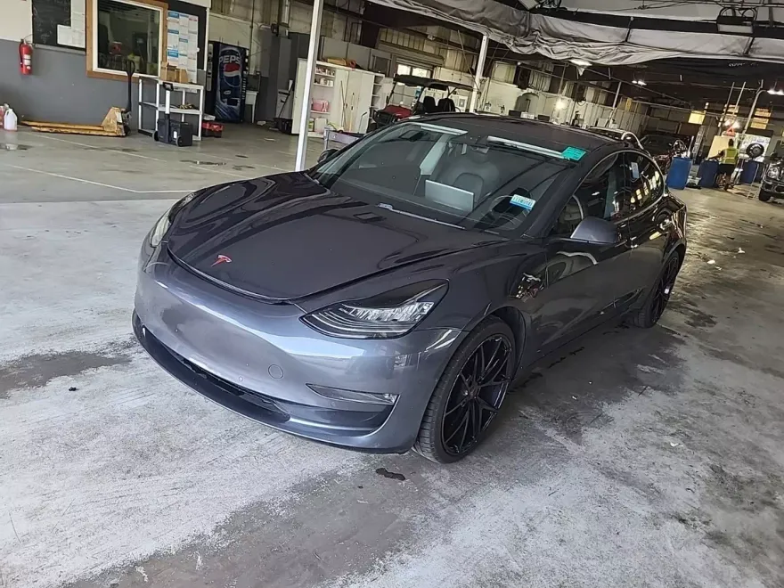 2018 Tesla Model 3 Long Range photo 1