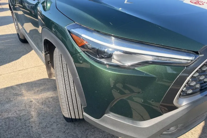 2022 Toyota Corolla Cross XLE photo 1
