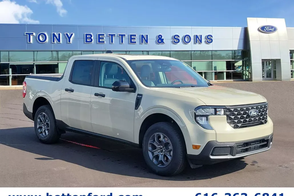 2025 Ford Maverick XLT photo 1