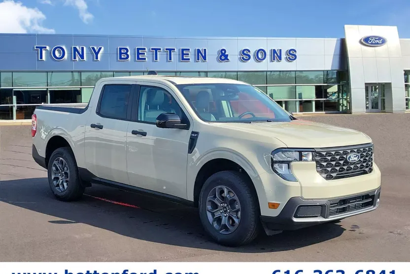 2025 Ford Maverick XLT photo 1