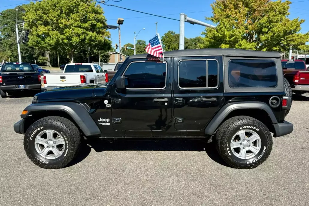 2019 Jeep Wrangler Unlimited Sport photo 1