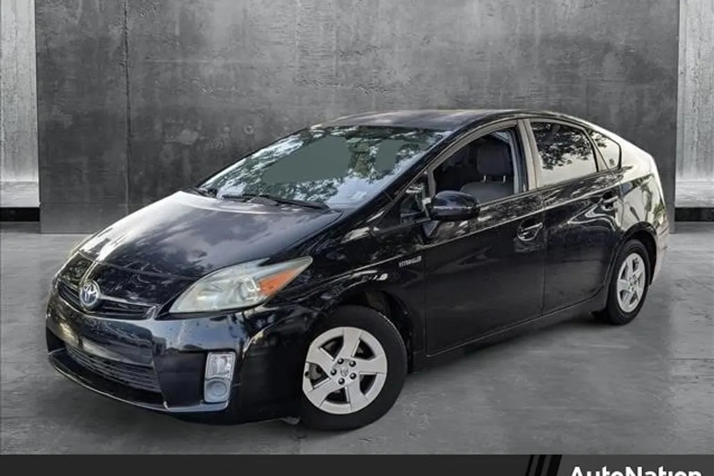 2010 Toyota Prius Four photo 1